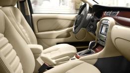 Jaguar X-Type 2007 - widok ogólny wnętrza z przodu