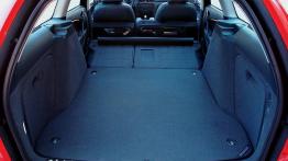 Citroen C5 Kombi 2001 - tylna kanapa złożona, widok z bagażnika