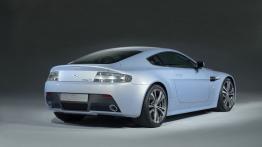 Aston Martin V12 Vantage RS - widok z tyłu