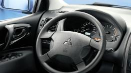 Mitsubishi Space Star - deska rozdzielcza