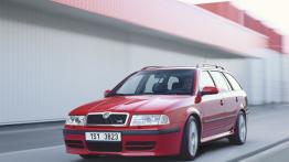 Skoda Ovtavia I Kombi RS - widok z przodu