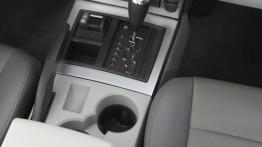 Jeep Cherokee 2007 - tunel środkowy między fotelami
