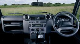Land Rover Defender 2007 - pełny panel przedni