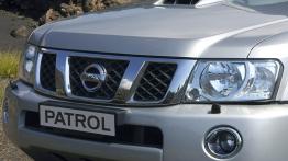 Nissan Patrol 2005 - widok z przodu