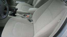 Kia Cerato 2.0 CRDI (112 KM) - widok ogólny wnętrza z przodu