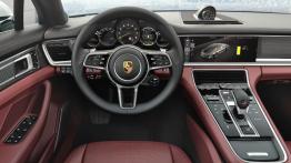 Przedłużona Panamera i z nowym V6