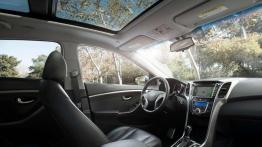 Hyundai Elantra GT z nowym silnikiem i światłami