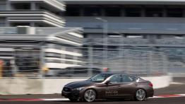 Sebastian Vettel pokonał okrążenie toru w Sochi - Infiniti Q50