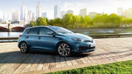 Odświeżona Toyota Auris wjeżdża do polskich salonów