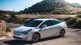 Czy wtyczka bardzo zmienia wygląd samochodu? Porównanie Priusa Plug-in z odmianą hybrydową Prius HEV