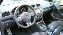 Z klekotem, ale szybko