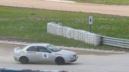 Dziennikarze – rajdowcy pod stadionem X-lecia