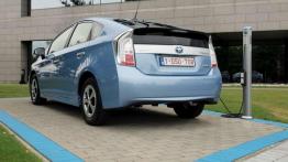 Zmusza do przemyśleń - Toyota Prius Plug-in Hybrid