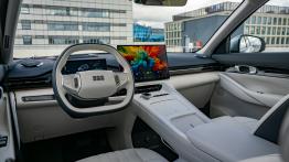 Porównanie: Geely EX5 vs Škoda Enyaq. Czy chiński elektryk przekona czymś więcej niż ceną?