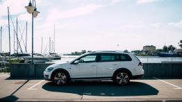 Volkswagen Golf Alltrack 2.0 TDI 184 KM - galeria redakcyjna (2) - lewy bok