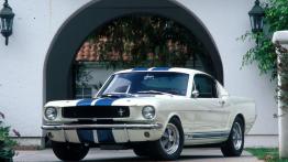 Ford Mustang - krótka historia sportowego Forda - widok z przodu