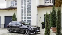 Mercedes klasy C 450 AMG 4MATIC kombi (2016) - widok z przodu