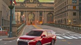 Mitsubishi Outlander III Facelifting (2016) - wersja amerykańska - widok z przodu