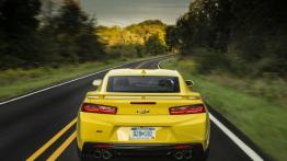Chevrolet Camaro SS (2016) - widok z tyłu
