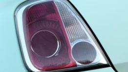 Fiat 126p & Nowy Fiat 500 - galeria redakcyjna - lewy tylny reflektor - wyłączony