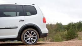 Volkswagen Cross Touran 2.0 TDI 177 KM - galeria redakcyjna - bok - inne ujęcie