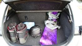 Mazda 3 II MPS 2.3 260KM - galeria redakcyjna 2 - tylna kanapa złożona, widok z bagażnika