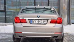 BMW Seria 7 F01 Sedan Facelifting 740d 313KM - galeria redakcyjna - widok z tyłu