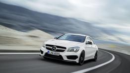 Mercedes CLA C117 Coupe AMG 2.0 45 AMG 381KM 280kW 2015-2016