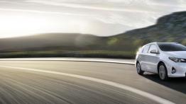 Toyota Auris II Hybrid Touring Sports (2013) - widok z przodu
