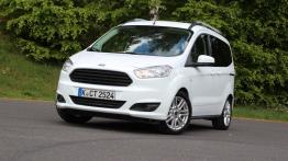 Ford Tourneo Courier - galeria redakcyjna - widok z przodu