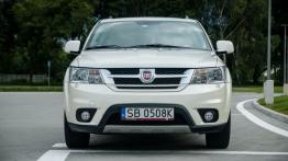 Fiat Freemont 3.6 V6 280KM - galeria redakcyjna - widok z przodu