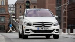 Mercedes klasy B Electric Drive (2014) - wersja europejska - widok z przodu