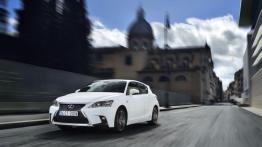 Lexus CT 200h Facelifting (2014) - widok z przodu