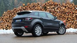 Range Rover Evoque 2.2 SD4 190KM - galeria redakcyjna - widok z tyłu