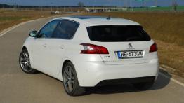 Peugeot 308 II Hatchback 1.6 THP - galeria redakcyjna - widok z tyłu