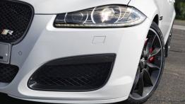 Jaguar XFR Speed Pack - lewy przedni reflektor - włączony