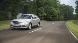 Nissan Almera 2013 - widok z przodu