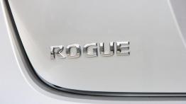 Nissan Rogue - tył - inne ujęcie