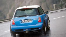 Mini Cooper S 2002 - widok z tyłu