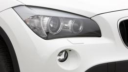 BMW X1 - prawy przedni reflektor - wyłączony