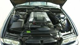 BMW Seria 7 E38 Sedan - galeria społeczności - silnik