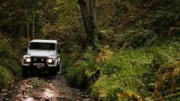 Land Rover Defender 2012 - widok z przodu