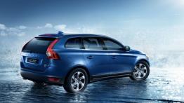 Volvo XC60 Ocean Race - tył - reflektory włączone