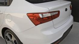 Kia Rio sedan 2012 - tył - reflektory wyłączone