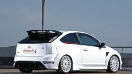 Ford Focus RS MR Car Design - tył - reflektory wyłączone