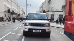 Land Rover Range_e plug-in hybrid - przód - reflektory włączone