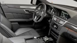 Mercedes E63 AMG 2012 - kokpit