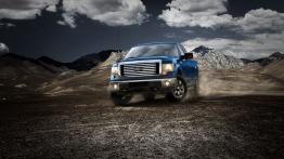 Ford F-150 - model 2012 - przód - reflektory włączone
