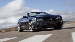 Chevrolet Camaro ZL1 Cabrio - przód - reflektory włączone
