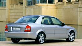 Mazda 323 - prawy bok